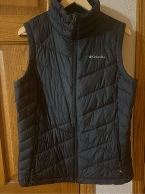 Columbia Women's Black Quilted Puffer Vest